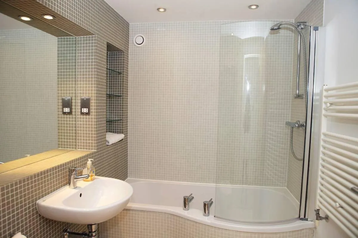 Joivy Inviting Flat With Parking In Canonmills Edinburgh