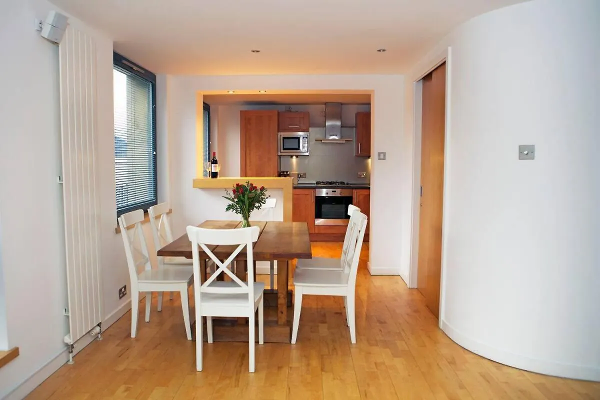 Joivy Inviting Flat With Parking In Canonmills Edinburgh Apartment